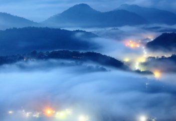 ТҰМАННАН СУ СҮЗІП ІШІП ОТЫР