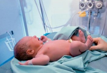 По воле Бога женщина родила дважды за месяц