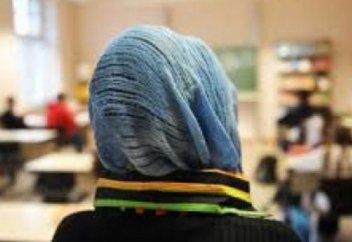 Оқушы қыздардың мектепке хиджаб киіп келуіне рұқсат берілді