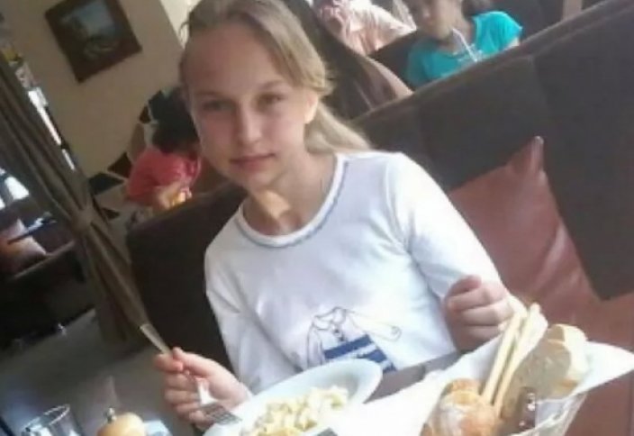 Алматылық 11 жастағы орыс қызы өзгелерге қазақ тілін үйретумен айналысады
