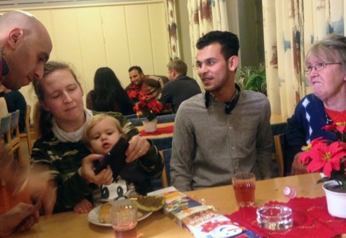 Обед для жителей городка устроил иракский беженец