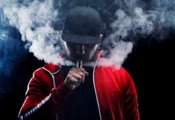 Түркі елінде электронды шылым шеккендерге қылмыстық жауапкершілік қарастыратын тыйым салынды