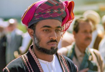 Арабский чудотворец: Султан Омана сверг отца и променял роскошь на труд. За 50 лет он превратил колонию в богатую страну