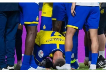 Рональду совершил саджда на футбольном поле