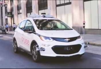 Жүргізушісі жoқ автокөлікті жол сақшысы қалай тоқтатты (видео)