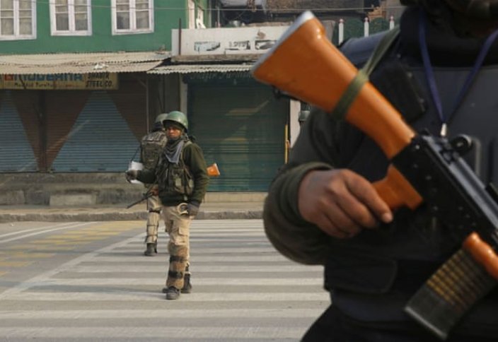 Убийство мирного жителя в Кашмире вызвало волну протестов