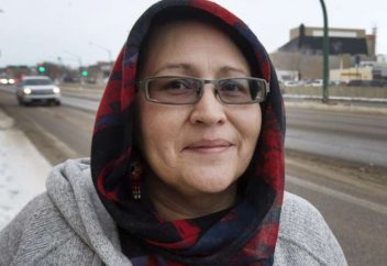 Немусульманка в хиджабе в наши дни… Зачем?