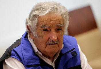 «Самый бедный президент» отказался от пенсии