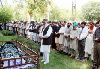 Қайтыс болғандарды ақтық сапарға шығарып салу кезінде ойналатын азалы әуен өзге сазбен алмастырылады