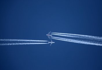 УЧЕНЫЕ ПРЕДЛОЖИЛИ ИЗМЕНИТЬ ВЫСОТУ ПОЛЕТОВ АВИАЛАЙНЕРОВ