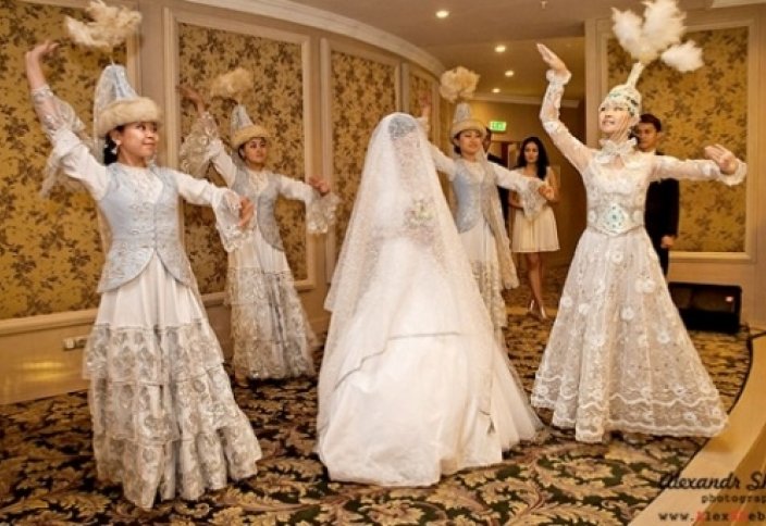 Что думают о многоженстве казахстанские девушки