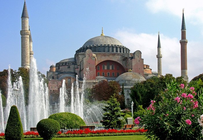 В храме Айя-София в Рамадан зазвучал Коран