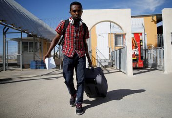 Израиль решил отправить тысячи африканцев в Европу