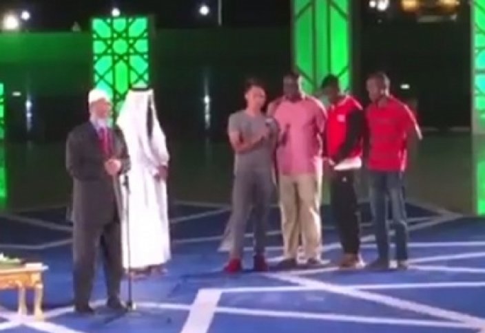 После лекции на чемпионате 4 человек приняли ислам