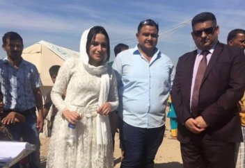 Жас жұбайлар үйлену тойында 225 босқын отбасын тамақтандырды (Фото)