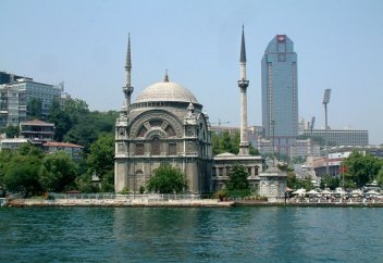 Три стамбульские мечети построены женщинами
