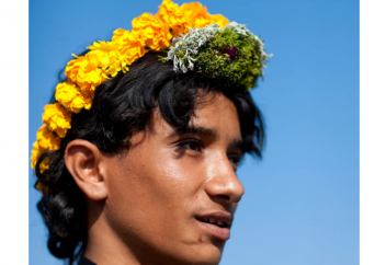 Гүлден тәж киген ерлер (фото)