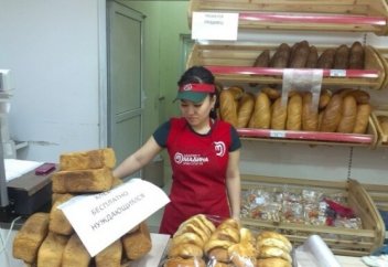 Ел іші: Үйсіз қалған отбасы көптің көмегімен баспаналы болды (видео)