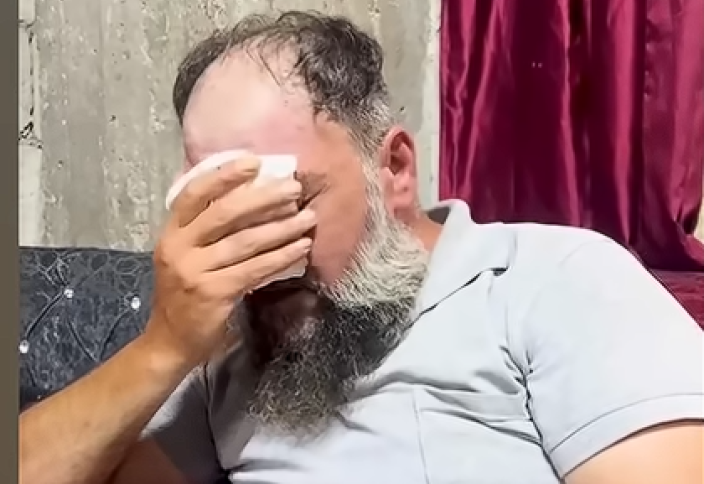 Скрывался за стеной 13 лет, слыша голоса своих детей