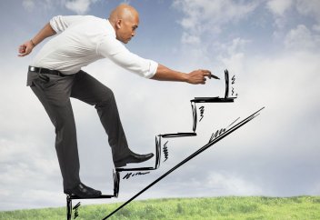 Как подниматься по карьерной лестнице?