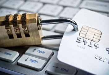 Банк картасындағы қаржыны алаяқтардан қалай қорғауға болады?