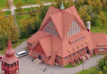 700 тонналық шіркеуді көтеріп, 5 километр жерге көшірді (видео)