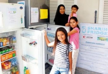 В Дубае установлены холодильники с бесплатной едой