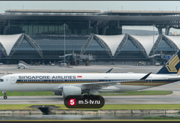 Порномодели запретили въезд в страну из-за порно в смартфоне