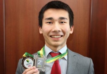 Атырауский школьник защитил честь Казахстана за океаном