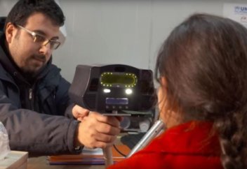 Көзін сканерден өткізген тамақты тегін алады (видeо)