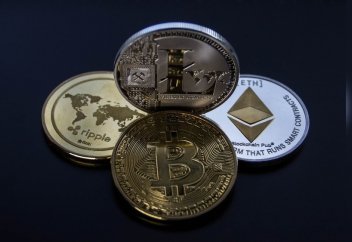 Разные: Первая страна в мире признала биткоин законным платежным средством