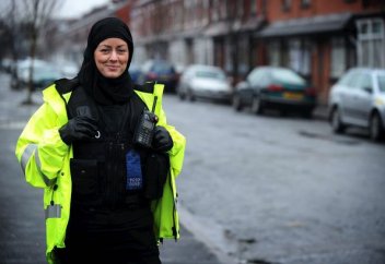 Полицейский в хиджабе