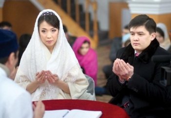 «Әзірет Сұлтан» мешітінде екінші әйелімен некесін қидырған ер азаматтар болды - имам