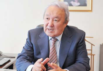 Денсаулық: Профессор Мақсұт Нәрікбаев қатерлі ісіктен сауығудың бірегей тәсілін ұсынды