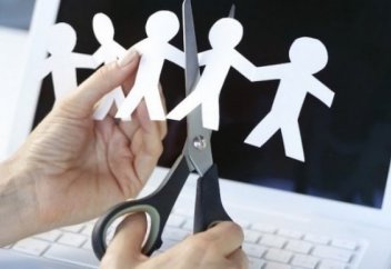 В каких сферах в Казахстане наблюдалось наибольшее число сокращений