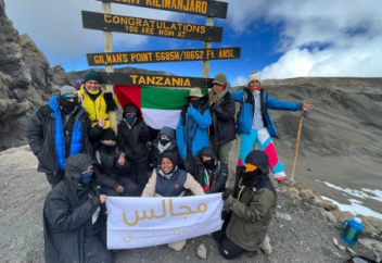 10 мусульманок покорили вершину Африки