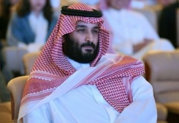 Тақ мұрагерінің абыройы айрандай төгілді (фото)