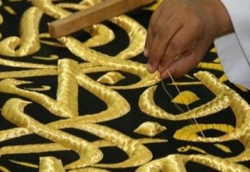 Эксперты ищут способы укрепить покрывало Каабы