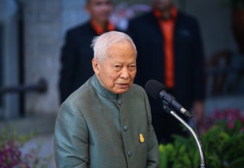 Қайтыс болған ел премьері бар байлығын кедейлерге мұраға қалдырып кетті