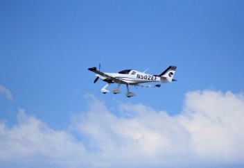 Как созданный в США электросамолет поможет решить проблему дефицита пилотов (видео)