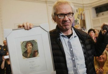 Әлем жаңалықары: Пайғамбар (с.а.у.) карикатурасының авторы сыйлыққа ие болды