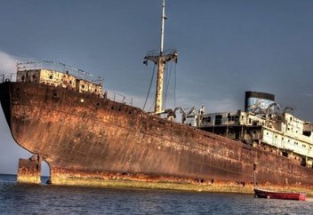 Из Бермудского треугольника вернулся корабль-призрак 