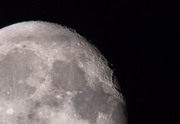 Ученые придумали, как добывать воду и кислород на Луне (видео)