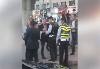 Мемлекет басшысы МАИ қызметкерлерімен бірге ауыз ашты (видео)