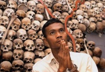 Мұсылмандарды қынадай қырған «қызыл кхмерлер» трибуналға тартылды