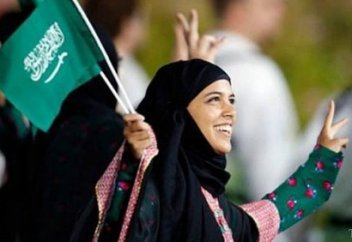 Саудиялық әйелдерге көп нәрседе еркіндік берілгенімен қандай мәселелерде оларға салынған тыйымдар әлі күшін жойған жоқ