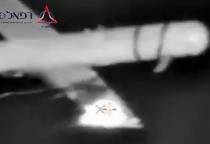 Тарихта алғаш рет әскери лазер нысанаға алынғанды жойды (видео)