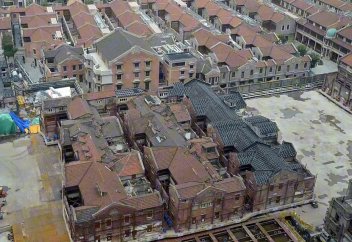 В Китае перевезли, а затем вернули назад целый старинный квартал (видео)