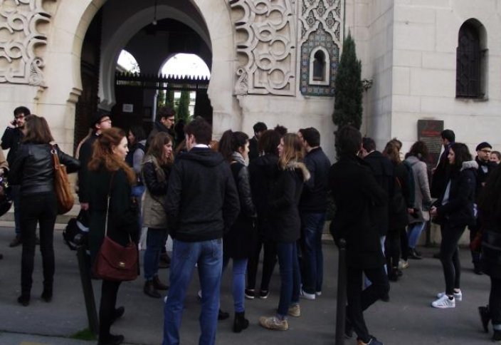 Франция открыла двери мечетей для всех желающих