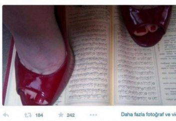 Құранды аяғымен таптаған блогер тұтқындалды